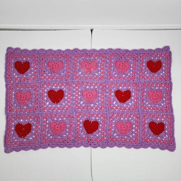New Handmade Heart Motif Crochet Lap Blanket Pink Red & Purple Granny Square - Picture 8 of 11